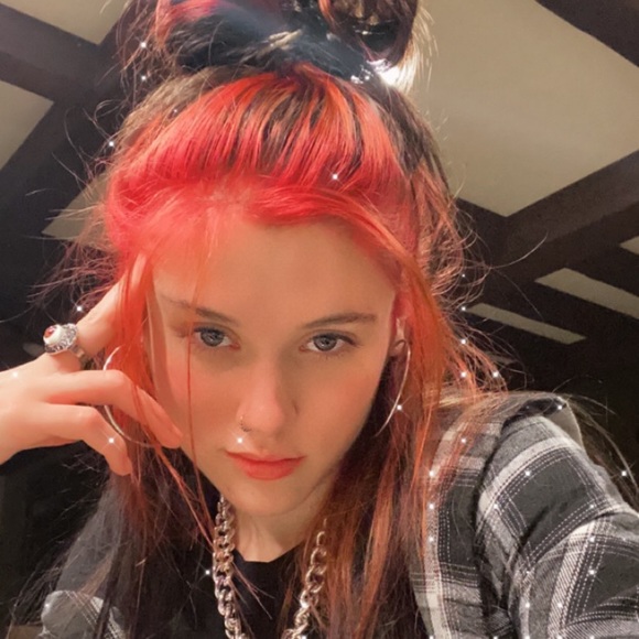 Meet your Posher, Kendall - Picture 1 of 1